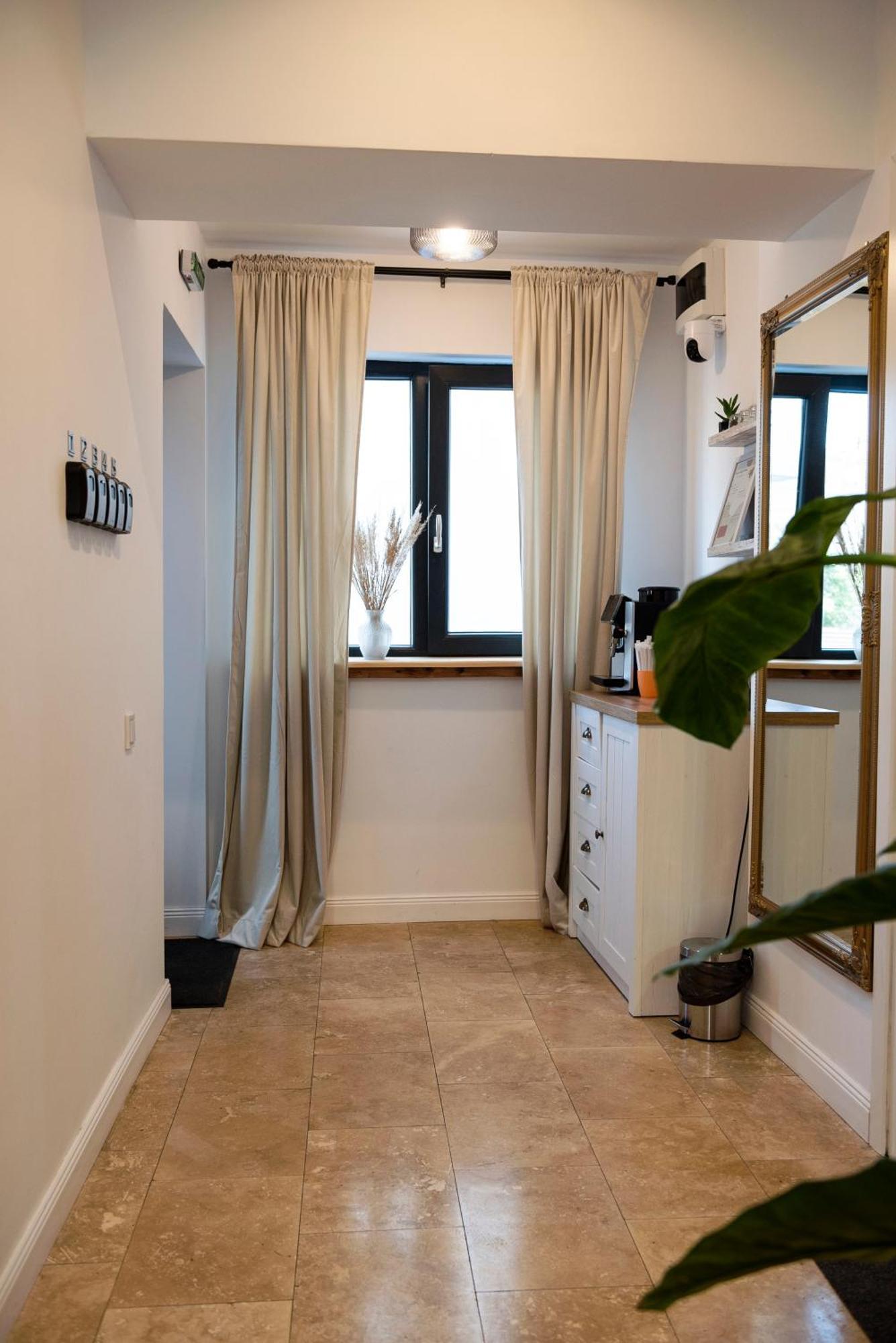 Lazynest Residence Bucarest Esterno foto