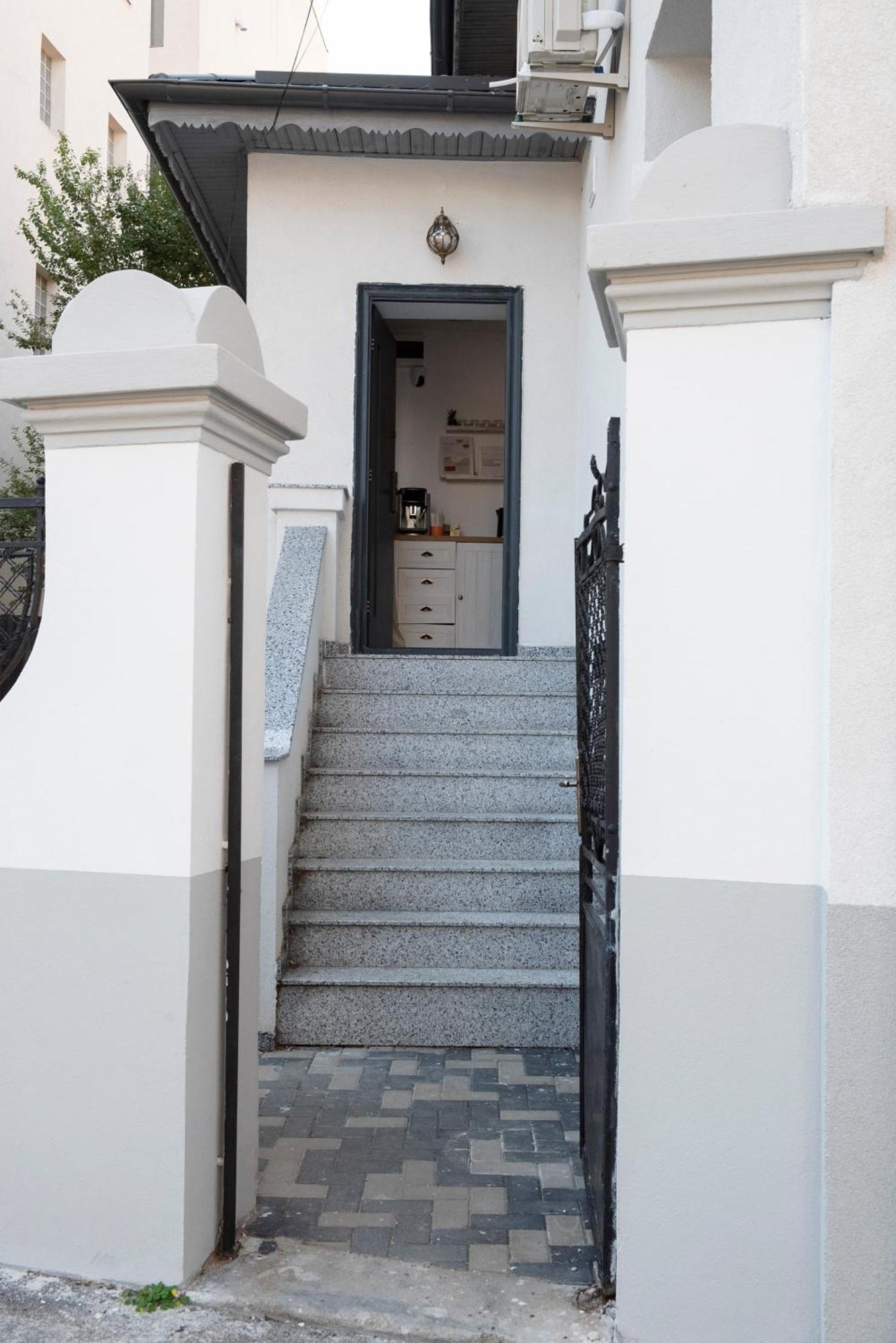 Lazynest Residence Bucarest Esterno foto