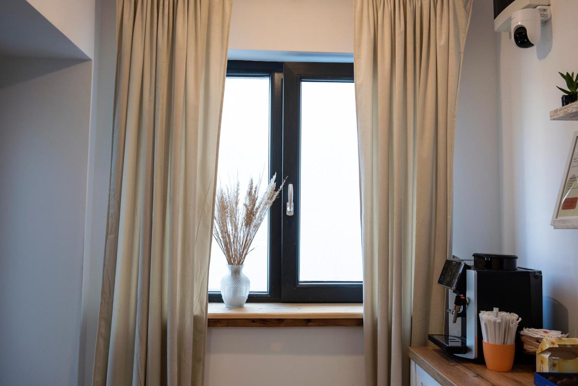 Lazynest Residence Bucarest Esterno foto